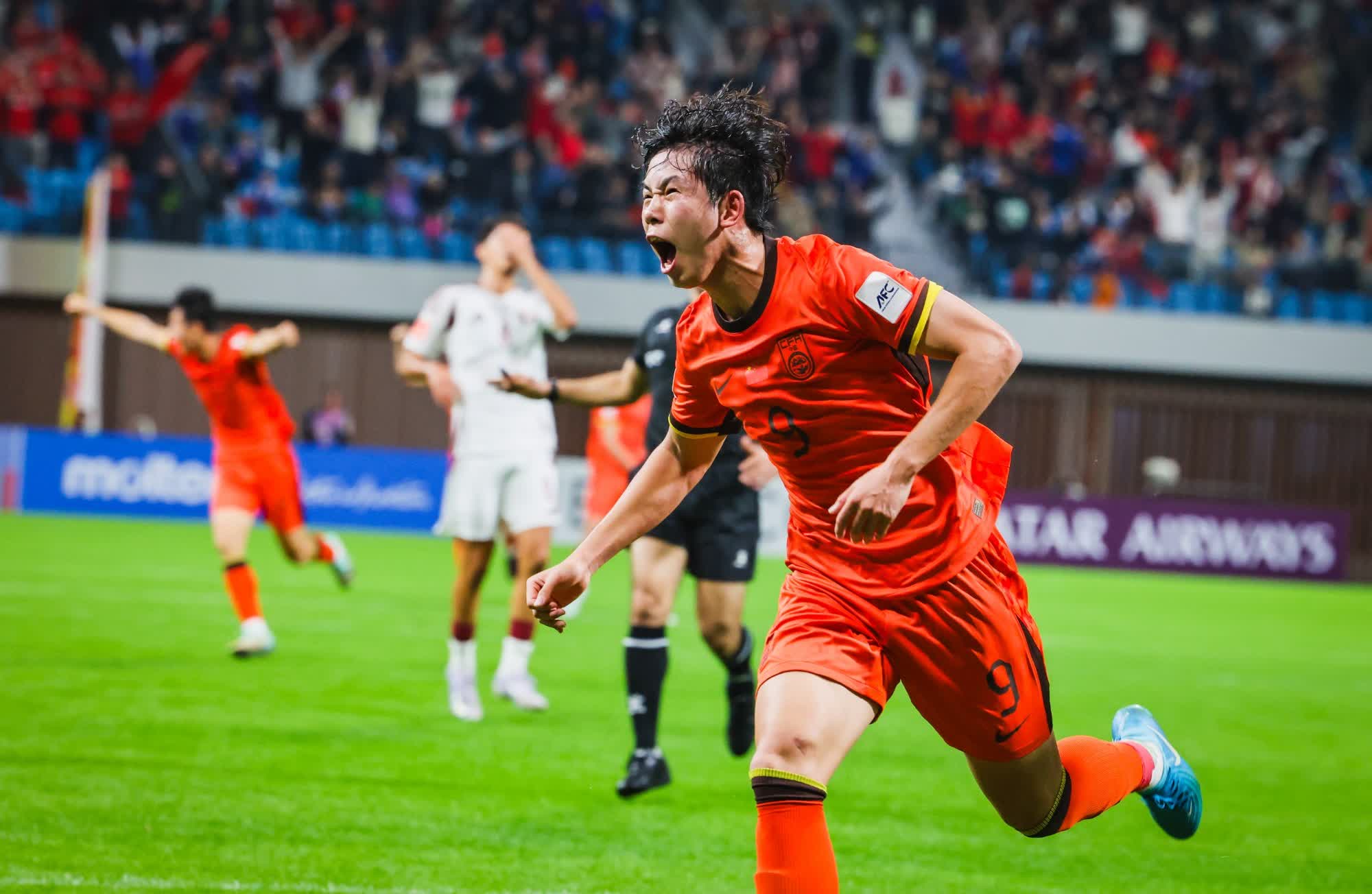 紧张足球比赛中球队表现出色,势如破竹的简单介绍 紧张足球比赛中球队表现出色,势如破竹的简单介绍