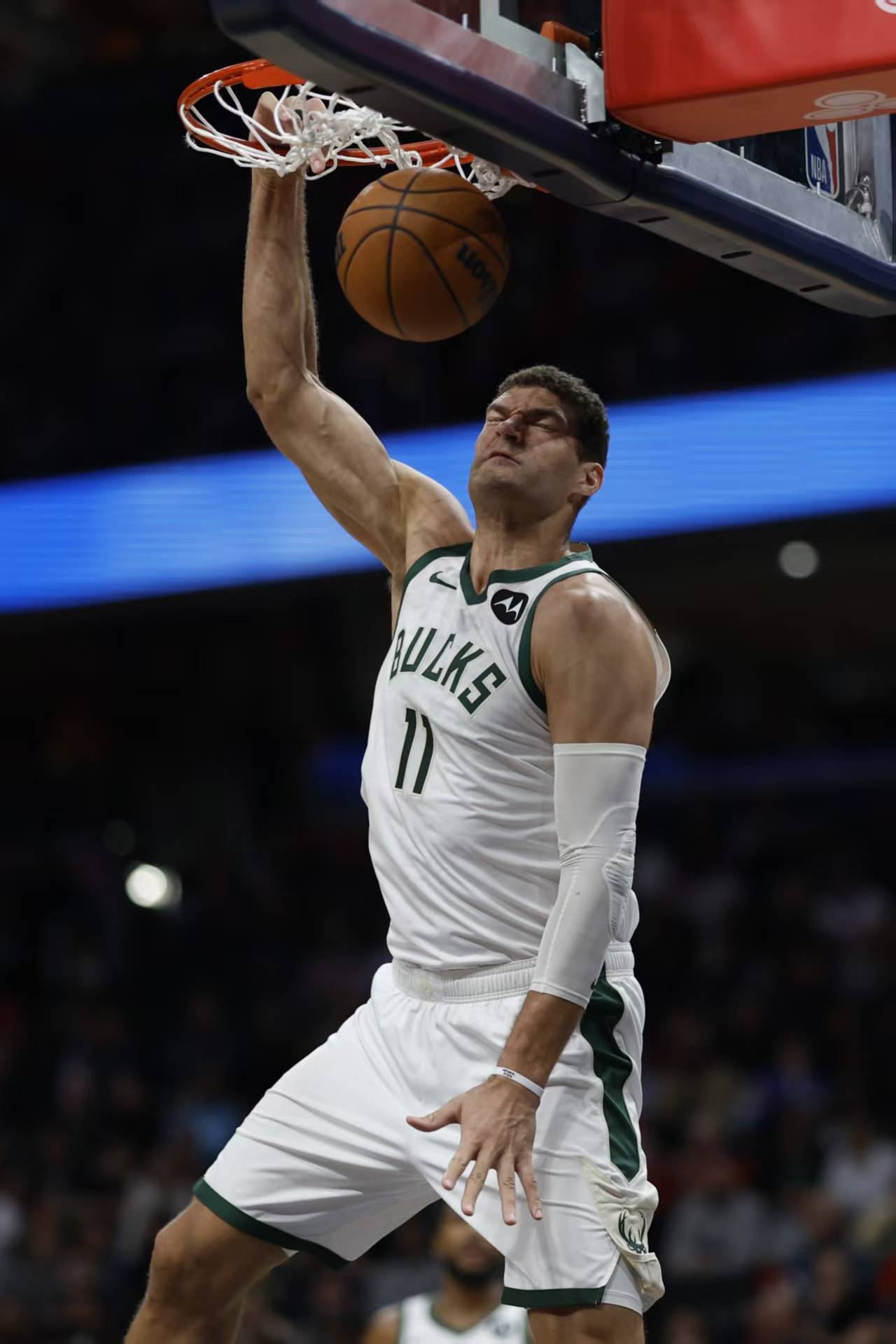 雄鹿继续卫冕东部头名,稳坐积分榜首位 雄鹿继续卫冕东部头名,稳坐积分榜首位