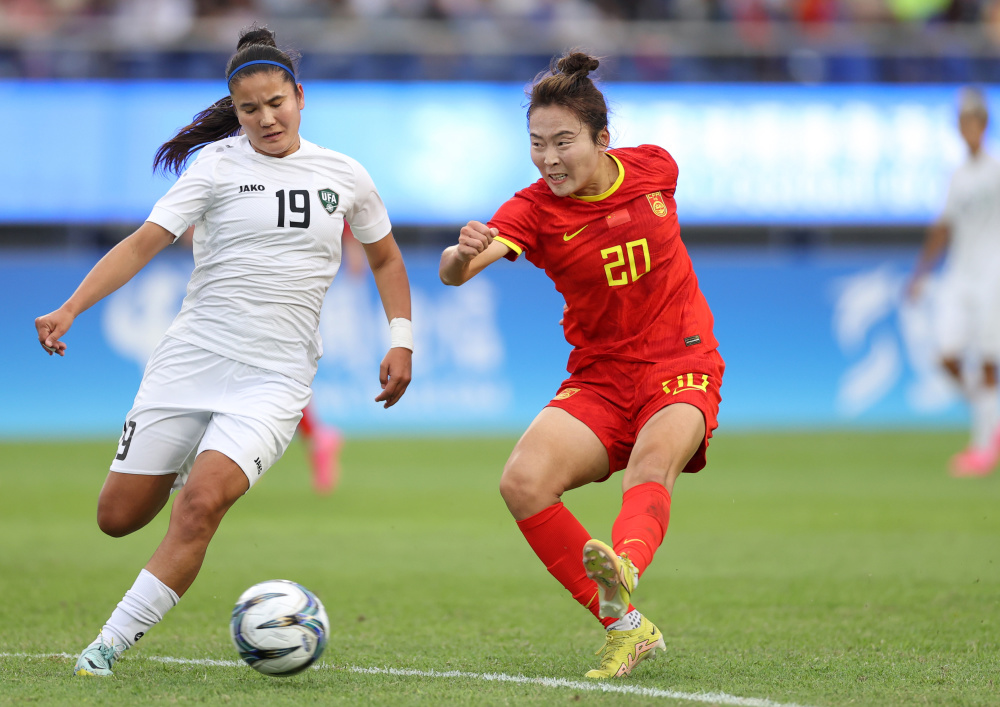 女子足球赛中,中国队实现胜利轻松晋级 女子足球赛中,中国队实现胜利轻松晋级