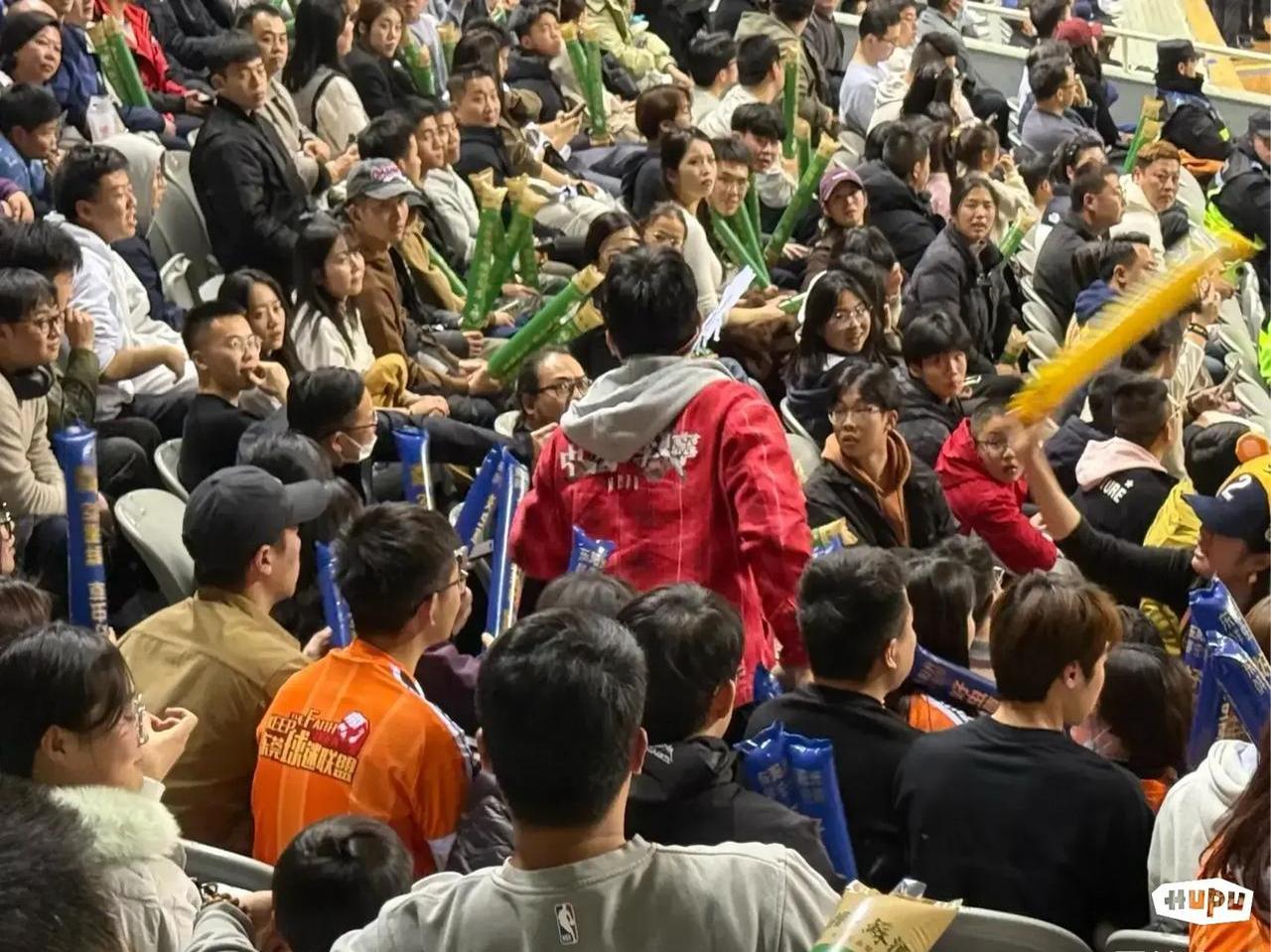 一场激动人心的比赛中情绪高涨 一场激动人心的比赛中情绪高涨