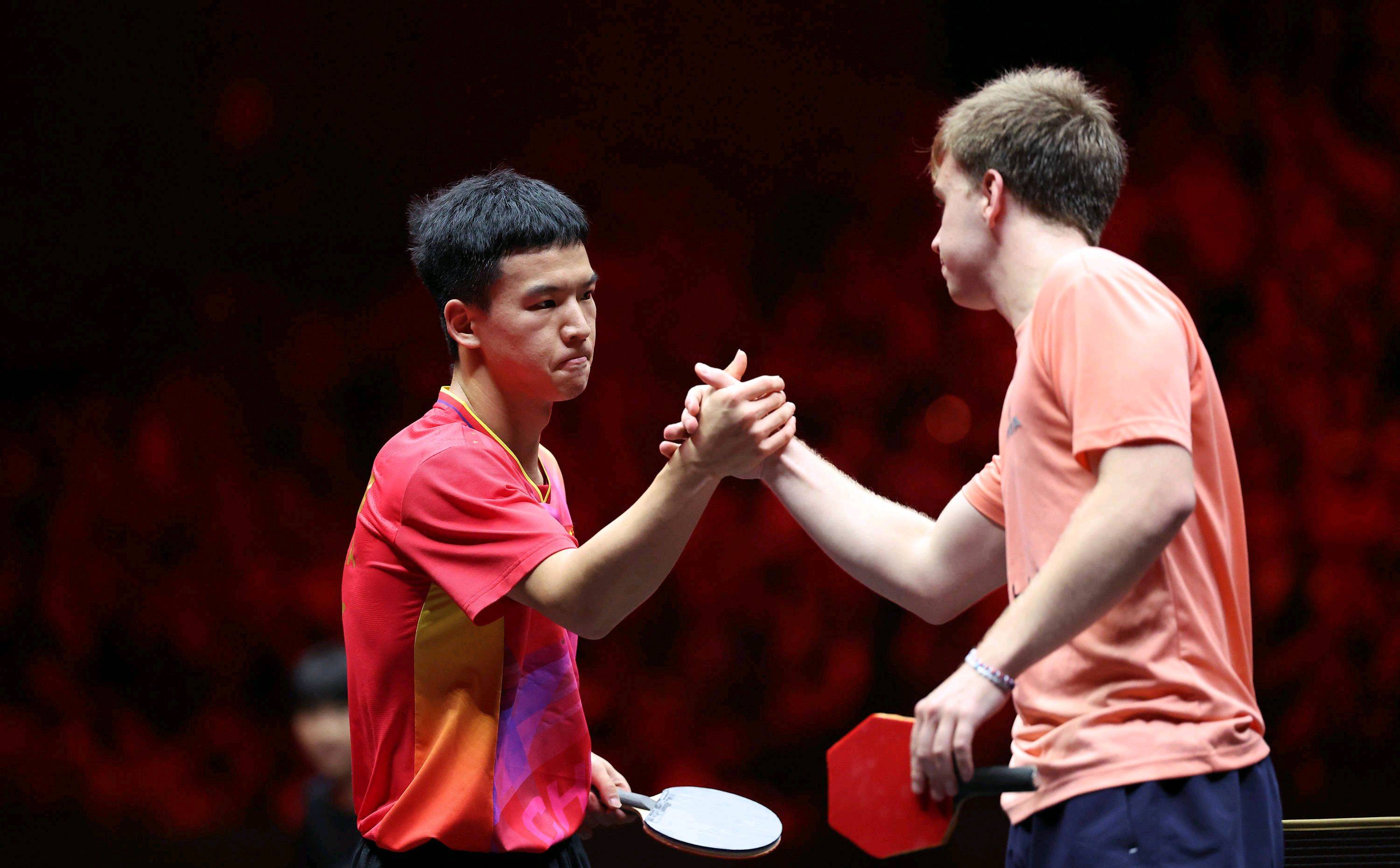 阿曼队球员团结，战胜对手取得胜利