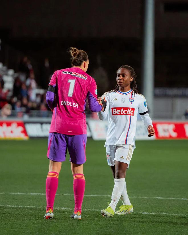 法国女足冠军联赛收官赛事火爆开战 法国女足冠军联赛收官赛事火爆开战