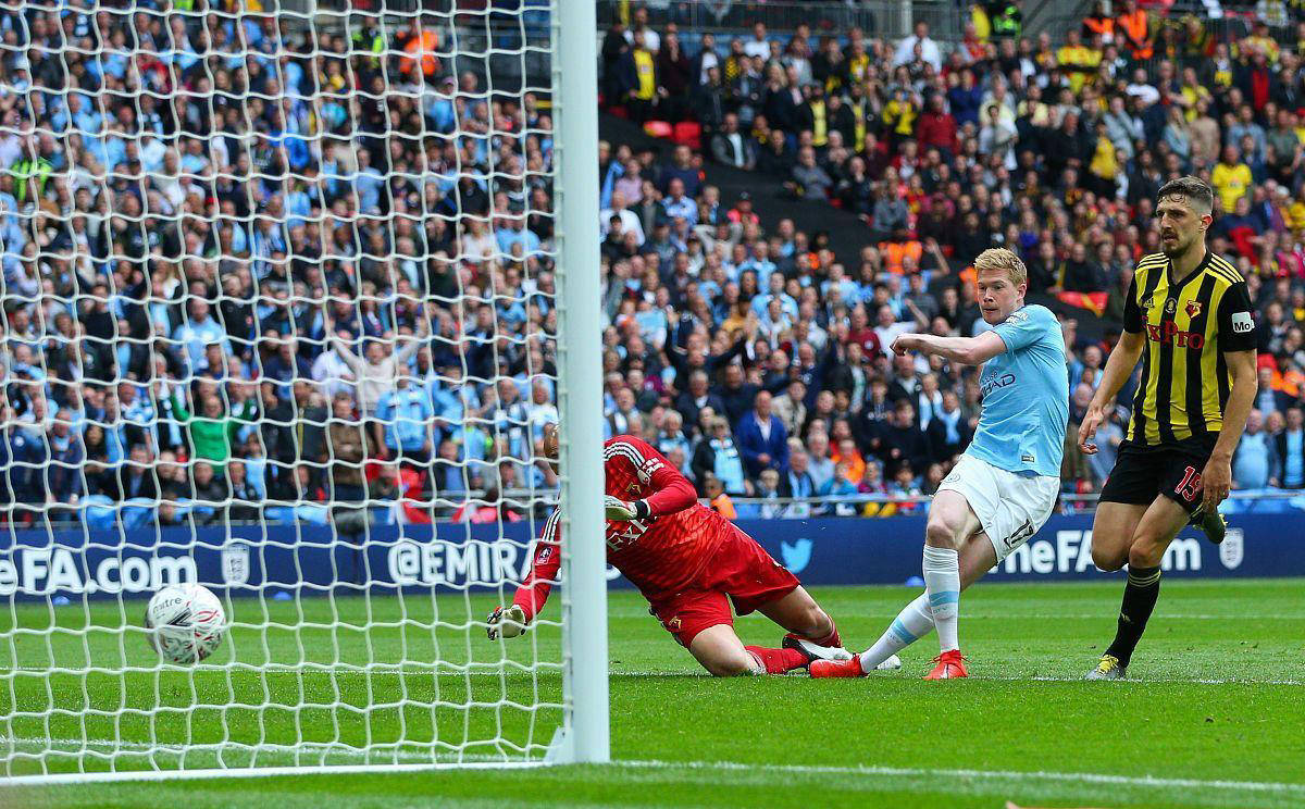 关于奥格斯堡客场挣扎取胜，成功保住三分的信息