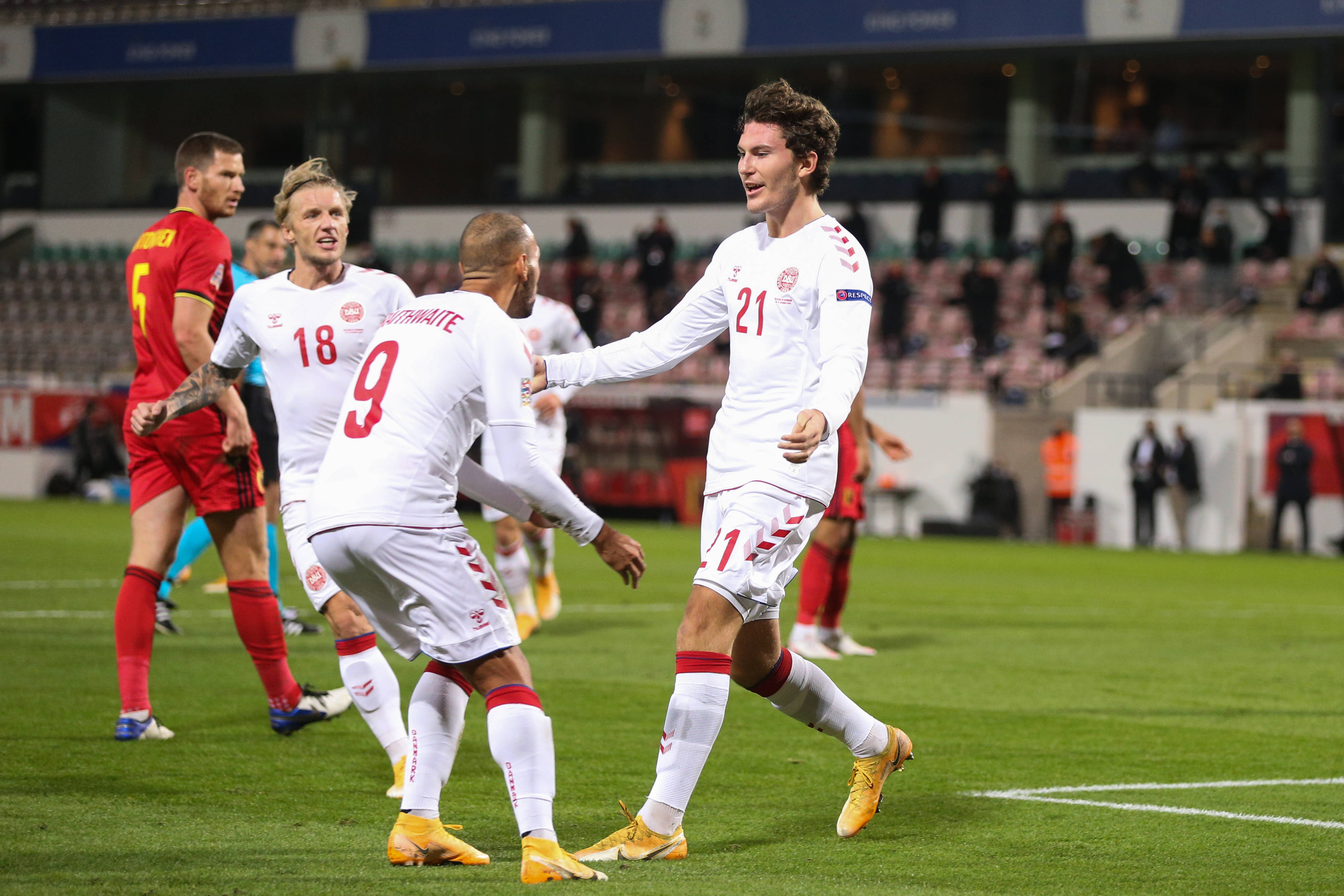 关于精彩足球比赛：全球体坛瞩目一幕的信息