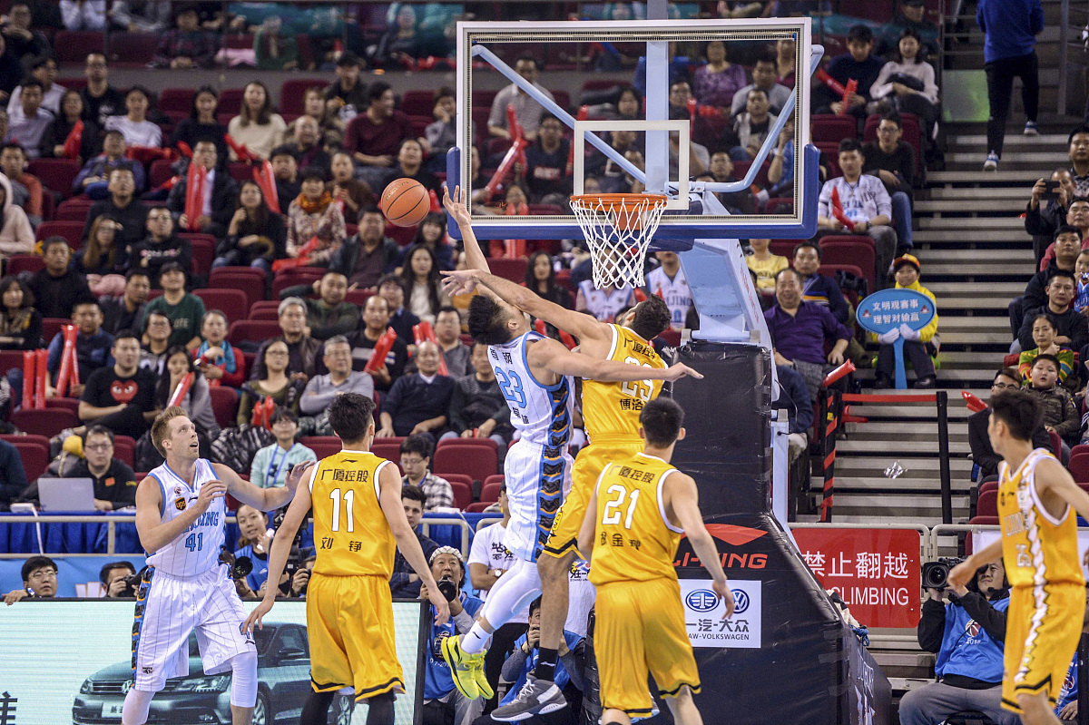 体育比赛成为众多球迷关注焦点 体育比赛成为众多球迷关注焦点