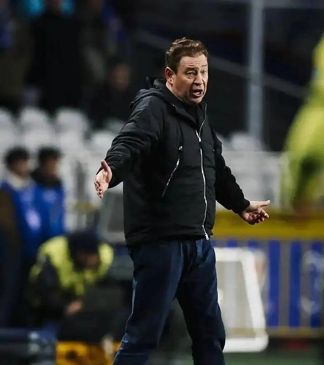 开云体育平台APP-上海申花在比赛中遭遇困境，主帅寻求解决方案的简单介绍