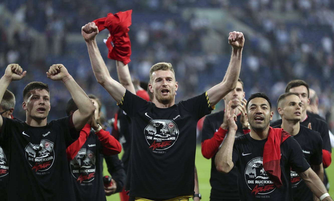 开云官网-精彩足球赛事中，一支球队瞬间逆袭取得胜利