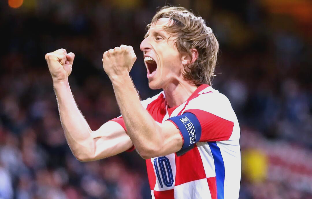 包含英格兰队在关键时刻展现出色球技，继续前进的词条