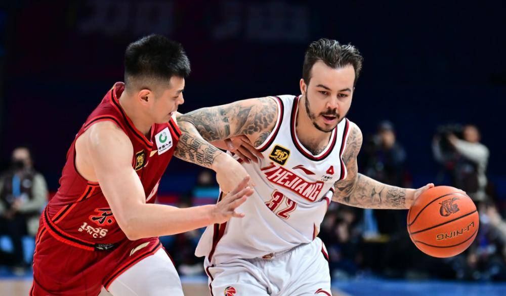 雷恩客场惊险逆转，力克劲敌