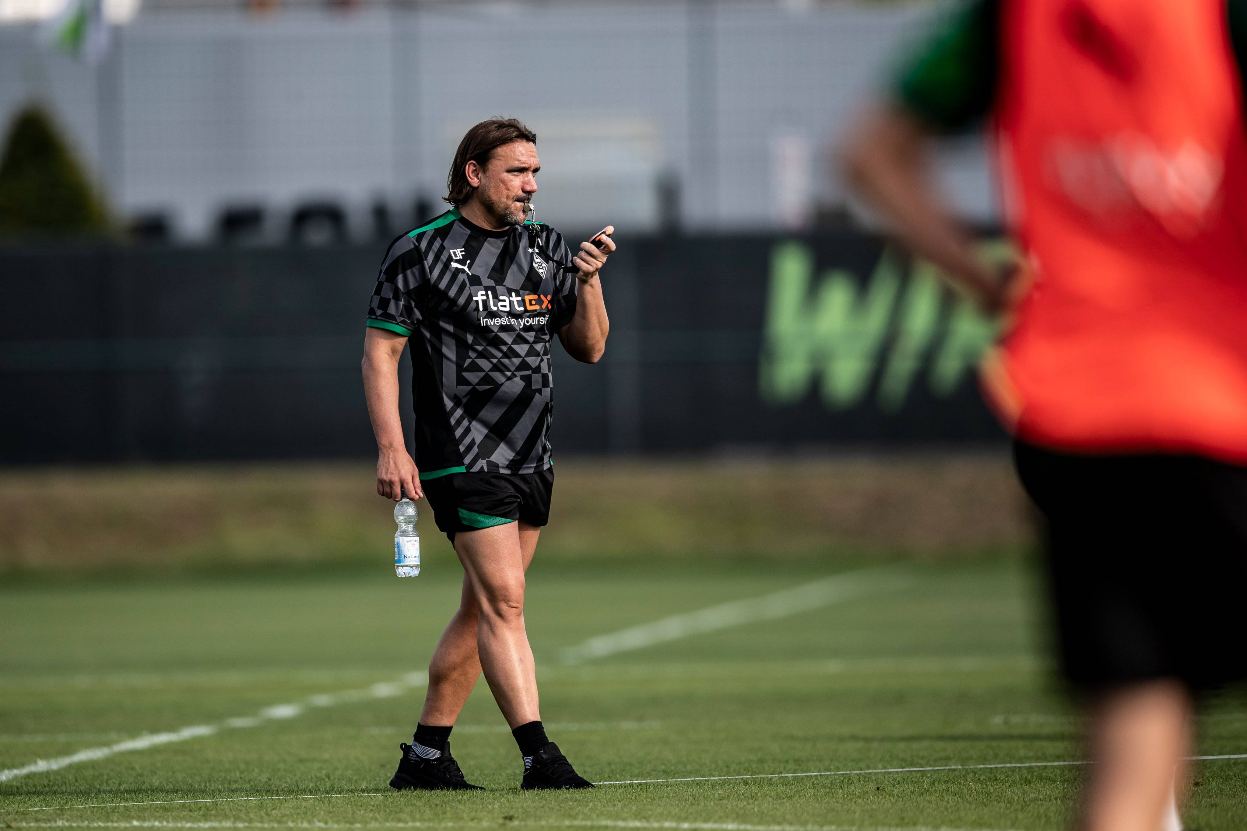 门兴格拉德巴赫队球员誓言取得胜利的简单介绍