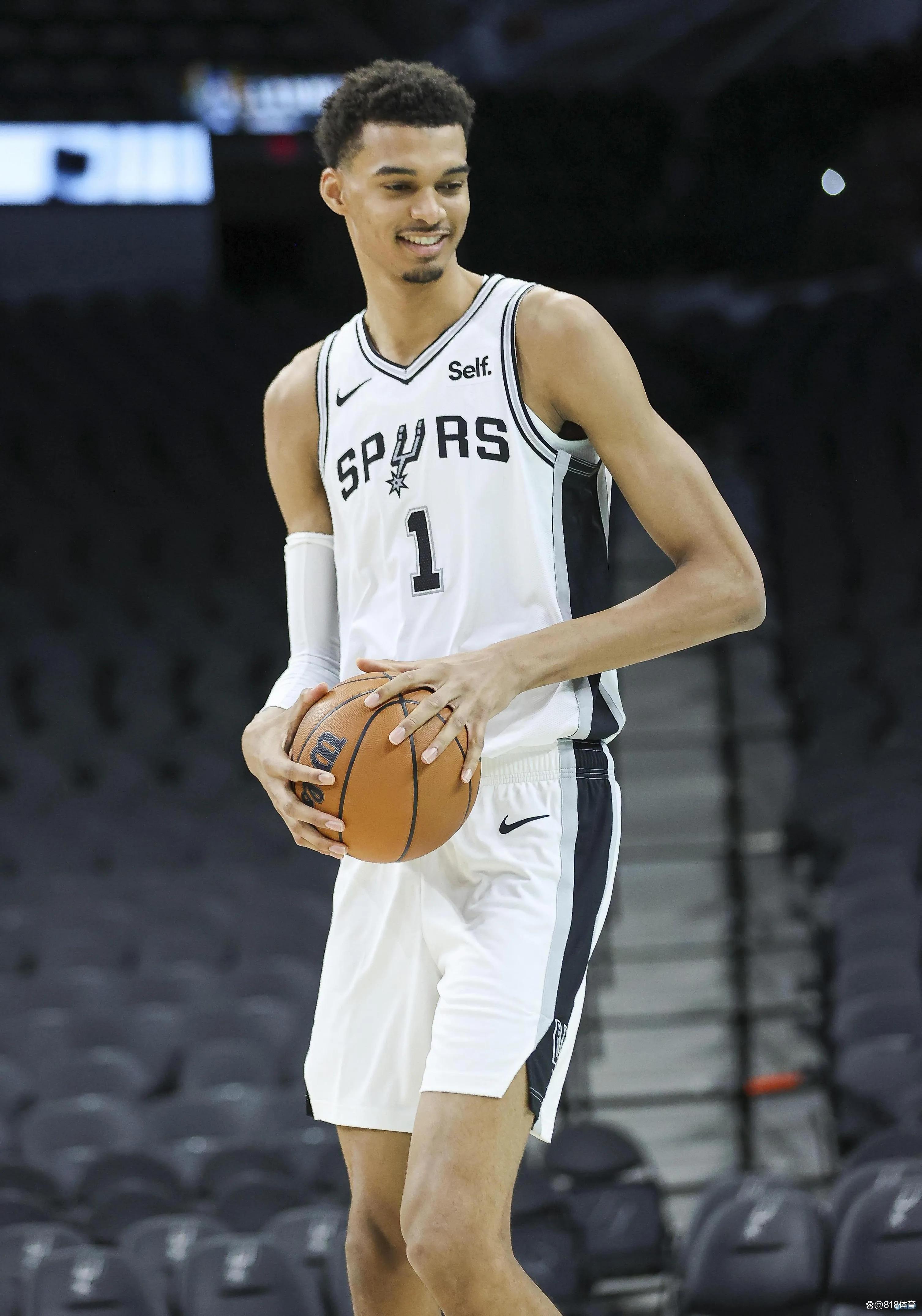 东南亚篮球奇才崭露头角,成为焦点人物 东南亚篮球奇才崭露头角,成为焦点人物