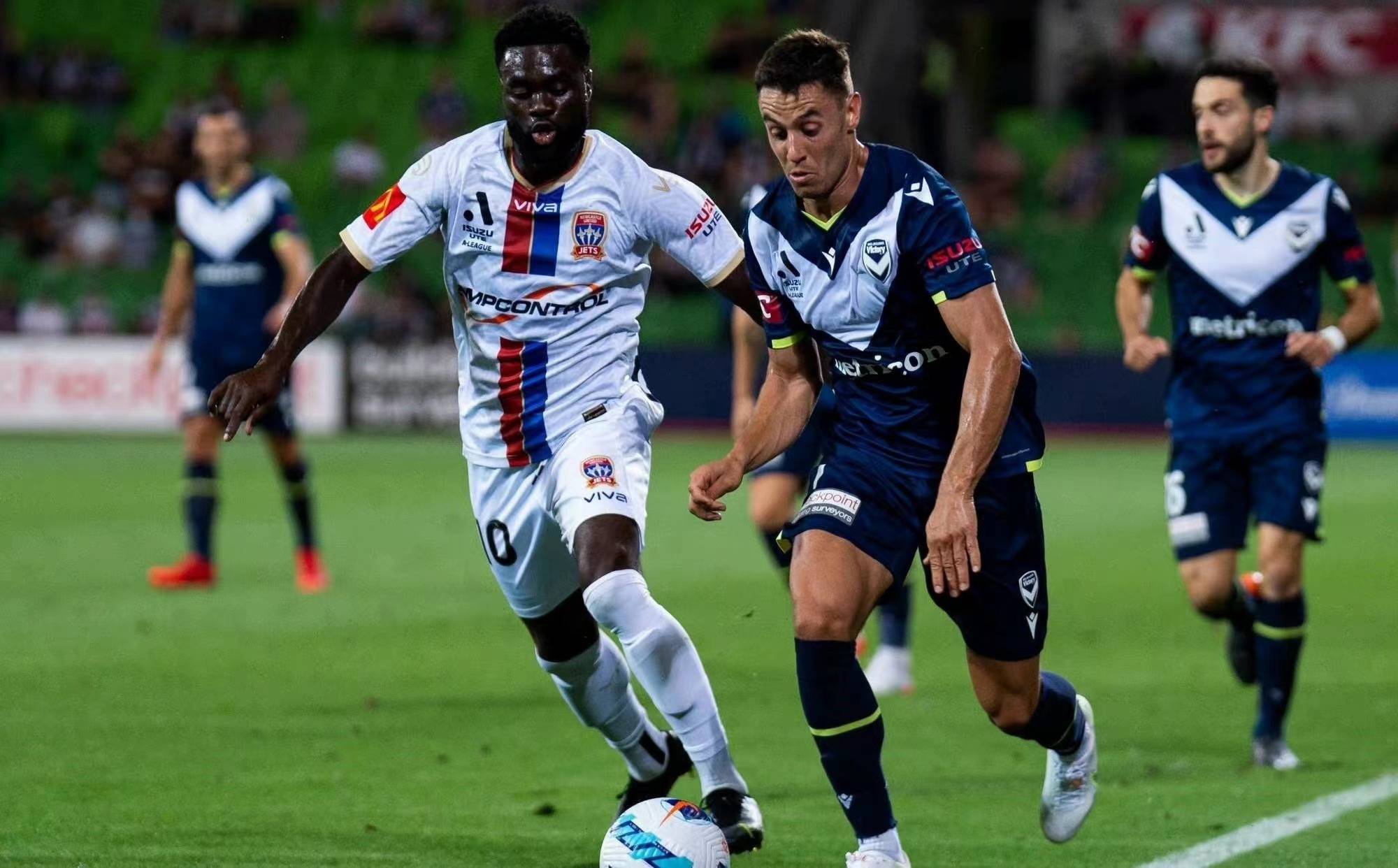 巨头球队在国际比赛中大获胜利 巨头球队在国际比赛中大获胜利