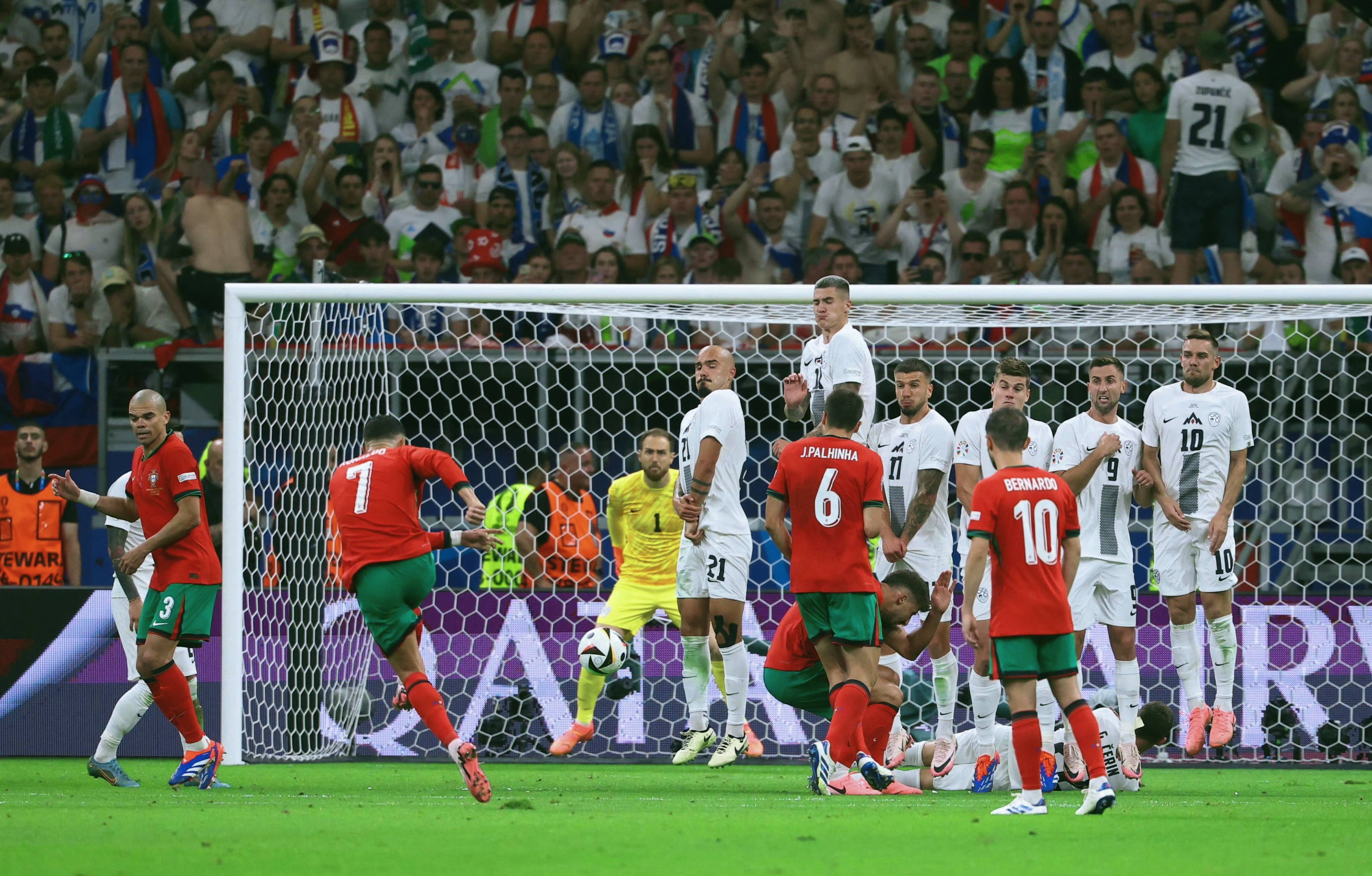 葡萄牙队惊险战胜瑞典,晋级欧洲杯 葡萄牙队惊险战胜瑞典,晋级欧洲杯