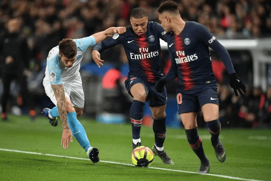 关于巴黎圣日耳曼击败梅斯，提升排名的信息