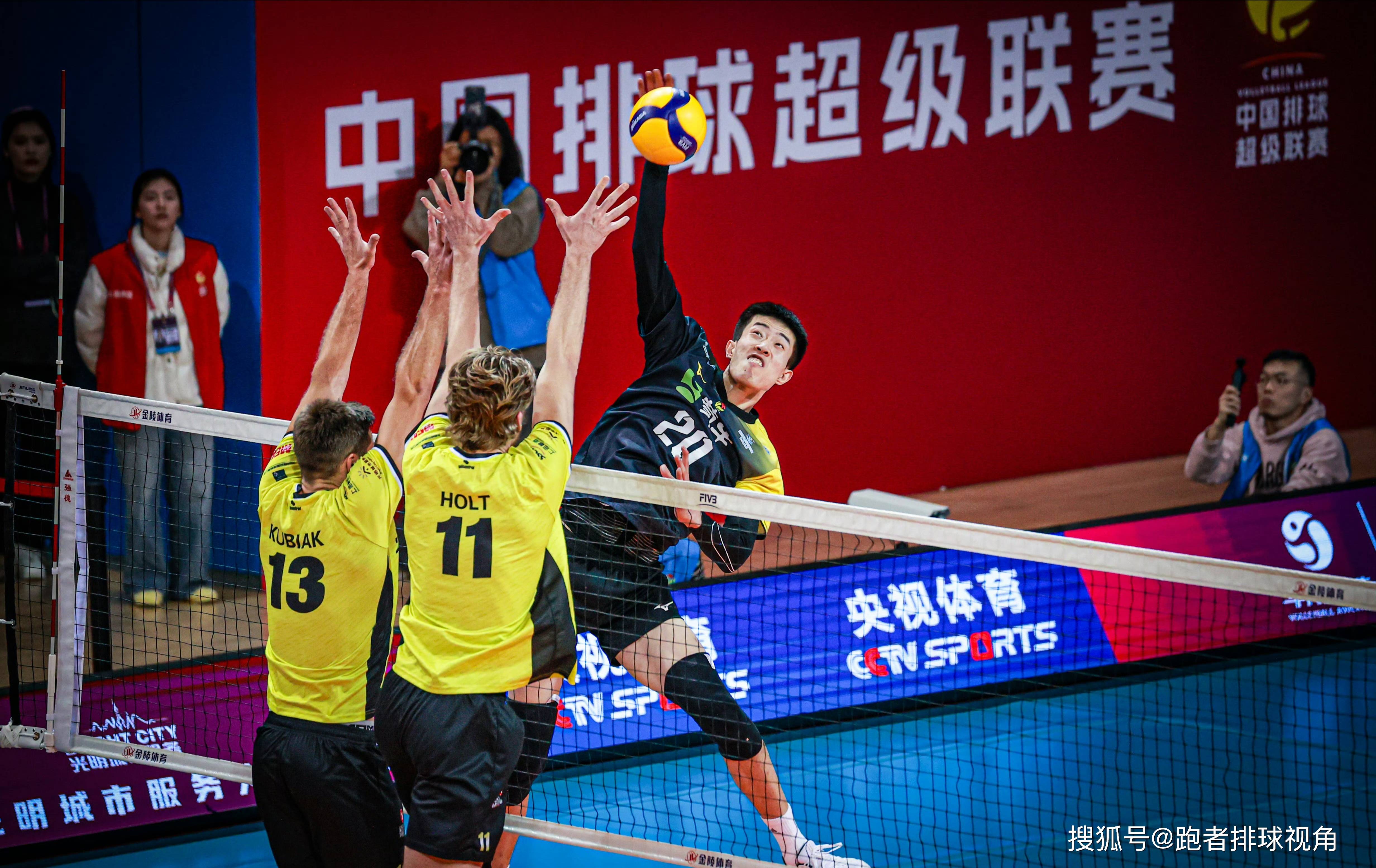 外援火力全开,对手难以抵挡 外援火力全开,对手难以抵挡