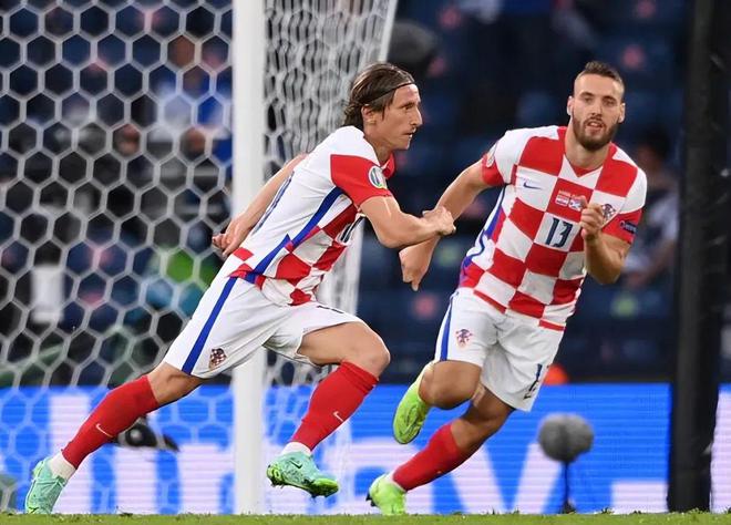 克罗地亚客场大胜,锁定小组第一晋级 克罗地亚客场大胜,锁定小组第一晋级