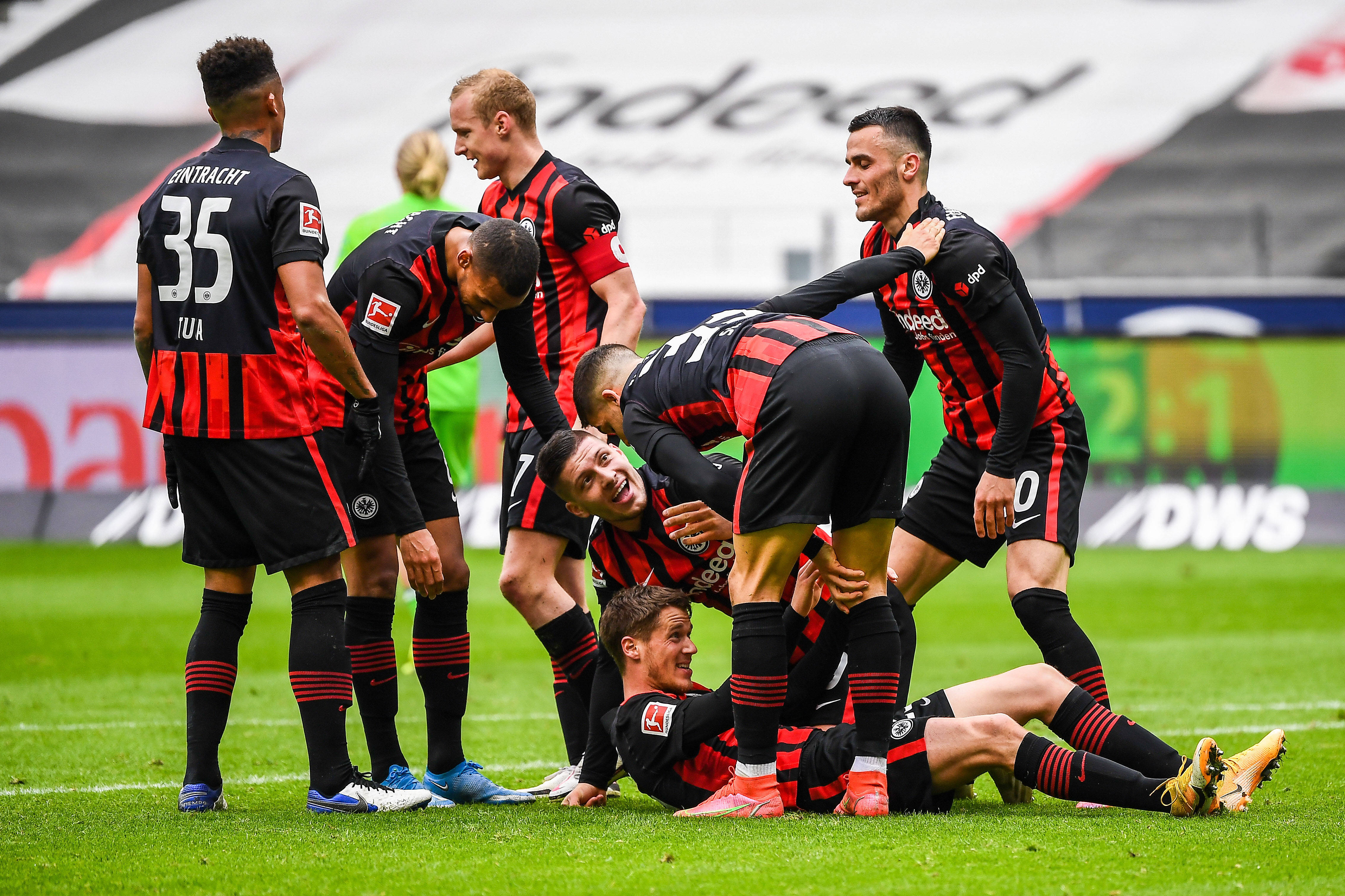 多特蒙德客场逆转取胜,稳固前四位置 多特蒙德客场逆转取胜,稳固前四位置