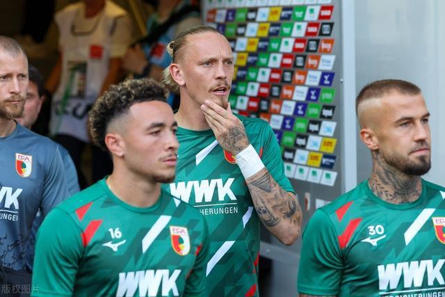 沙尔克主场大胜奥格斯堡,豪取三分 沙尔克主场大胜奥格斯堡,豪取三分