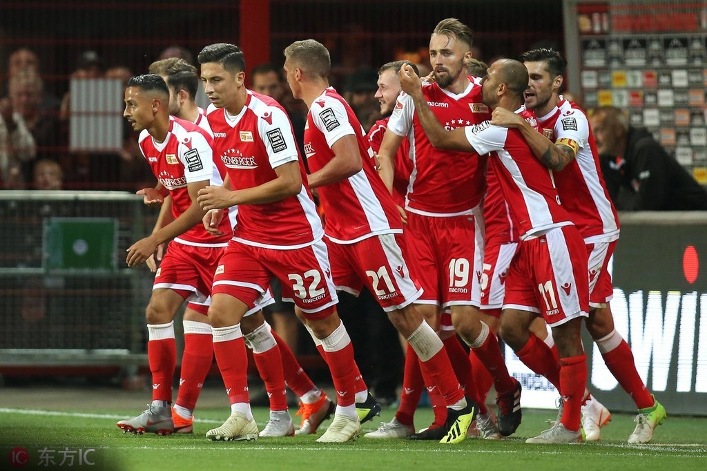 包含美因茨队员庆祝进球,帮助球队战胜敌人的词条 包含美因茨队员庆祝进球,帮助球队战胜敌人的词条