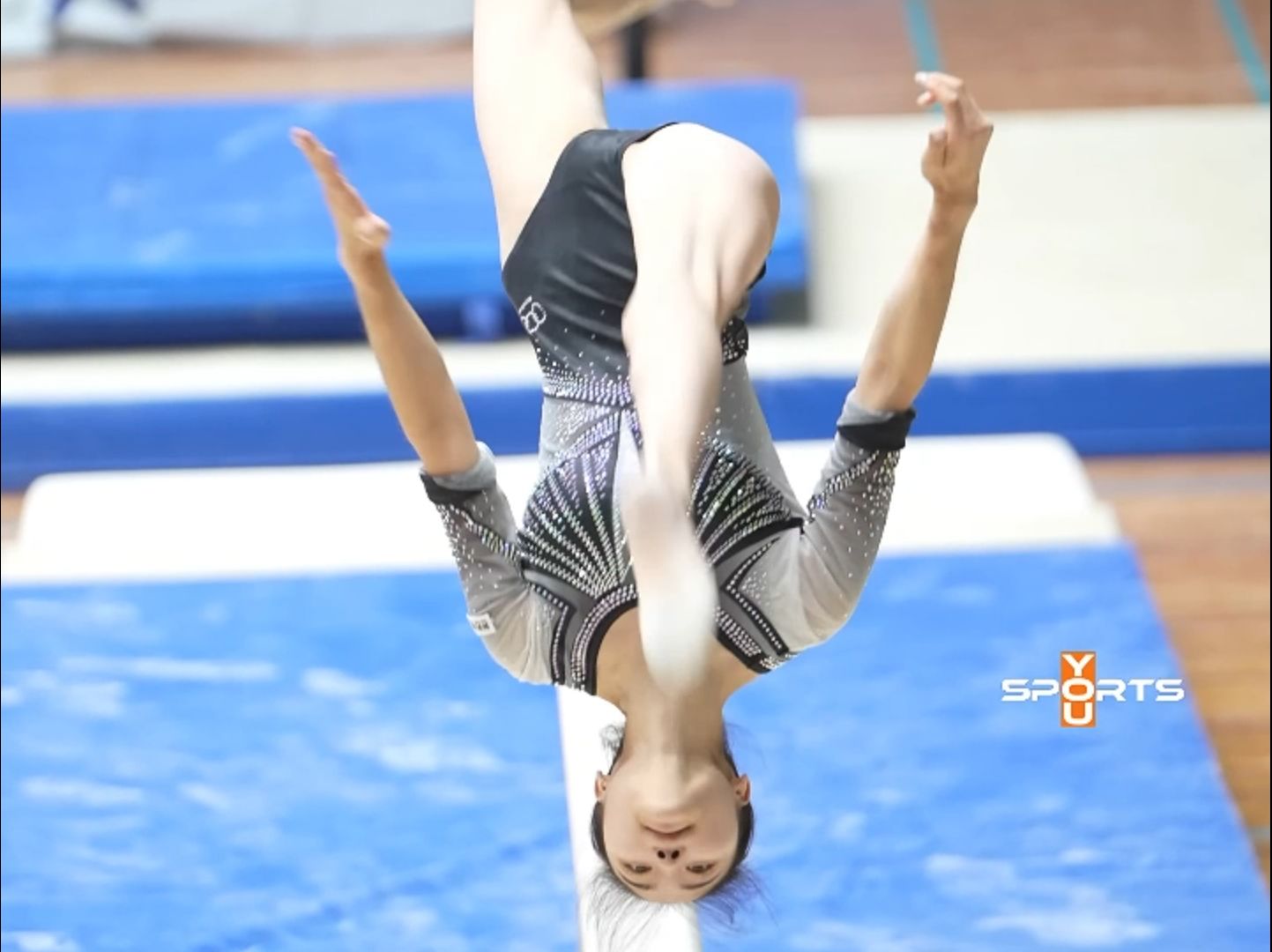 平衡木选手逆势夺冠