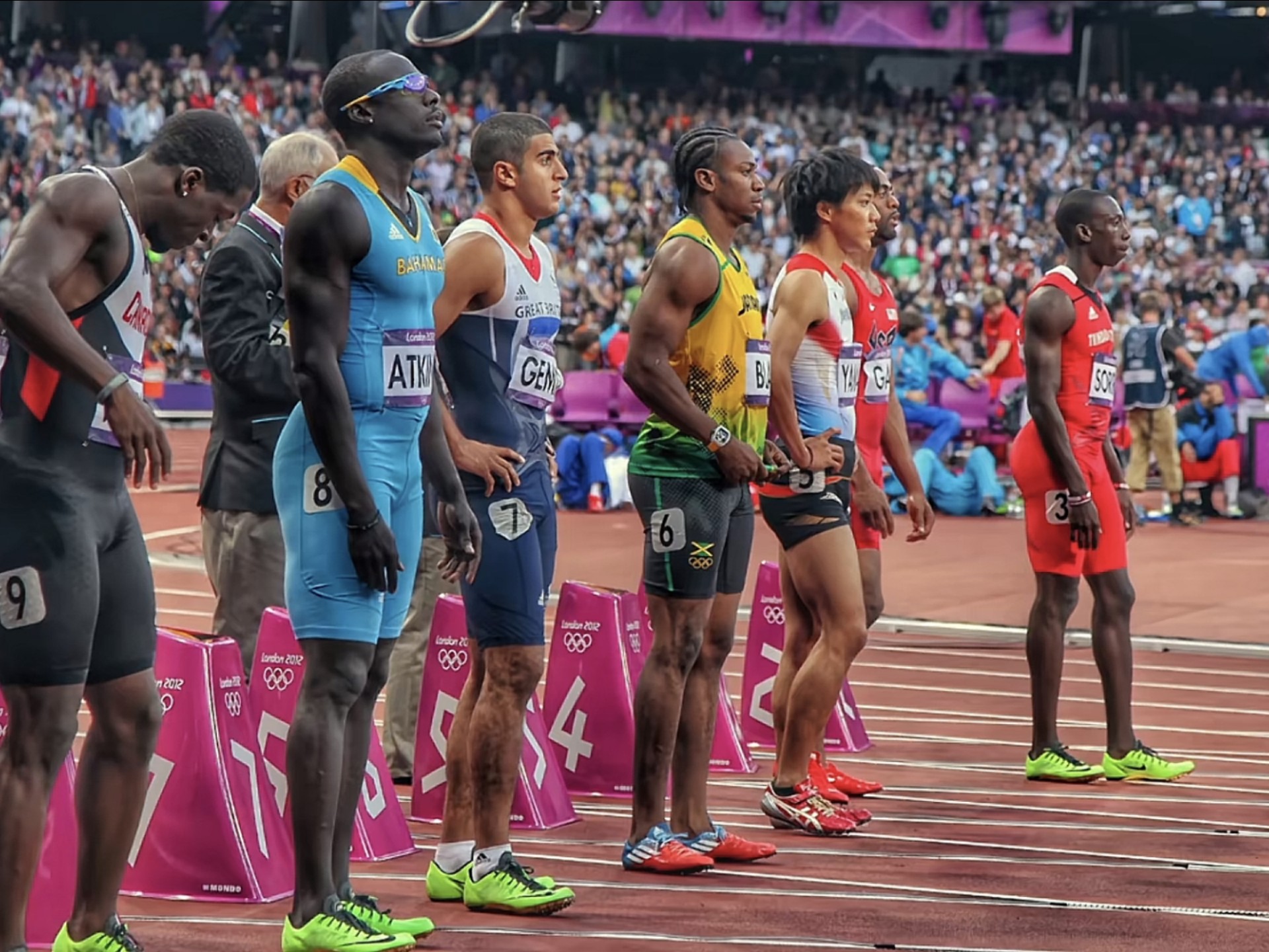 荷兰田径选手创下佳绩，力挽狂澜夺冠