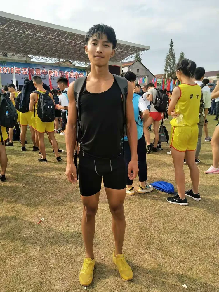 荷兰田径选手创下佳绩，力挽狂澜夺冠