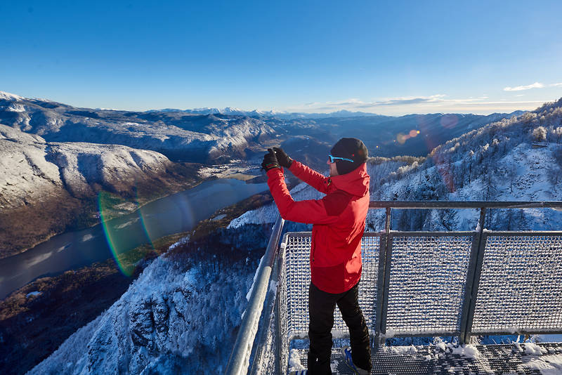 开云APP-斯洛文尼亚选手在单板滑雪比赛中露出笑容