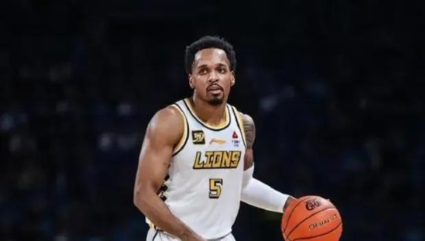 篮球史上最内线巨星诞生，个人数据狂飙飞