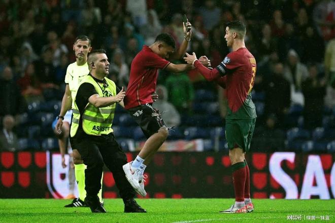 斯洛伐克队击败对手，欧预赛征程继续