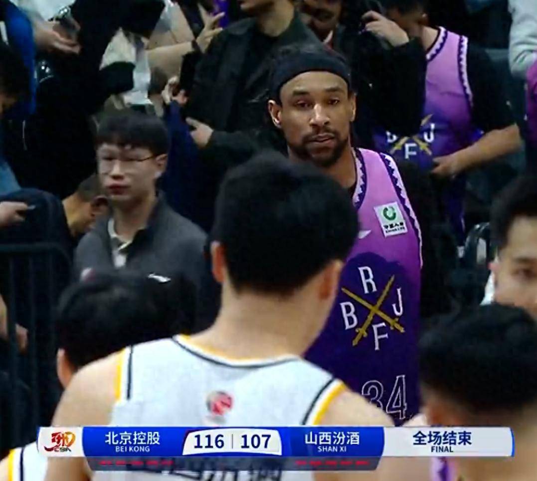 开云体育登录-联赛进入白热化,球队各怀绝技争夺三分