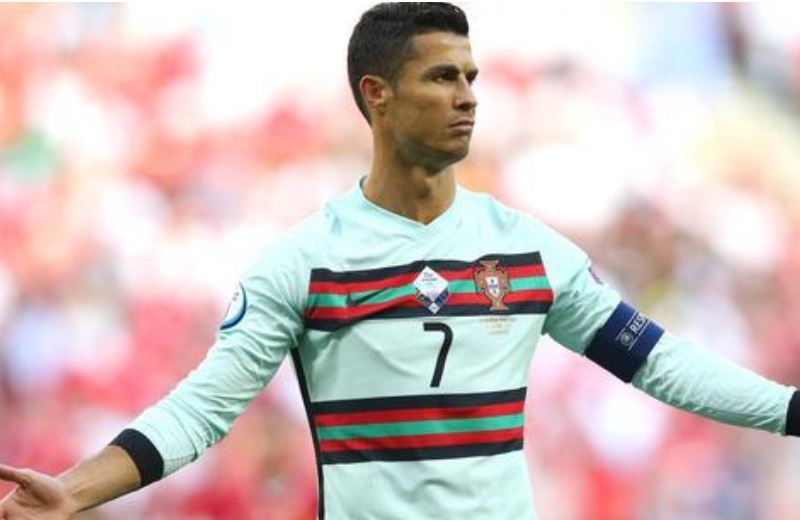 开云体育入口-荷兰国脚备受外界关注拒绝回应关于新俱乐部传闻的简单介绍