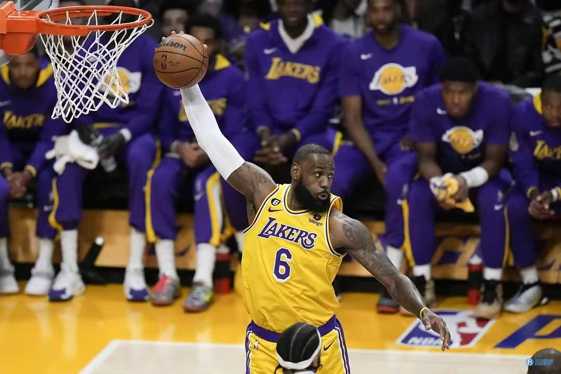 关于湖人逆转力克掘金，詹姆斯决胜时刻发威的信息