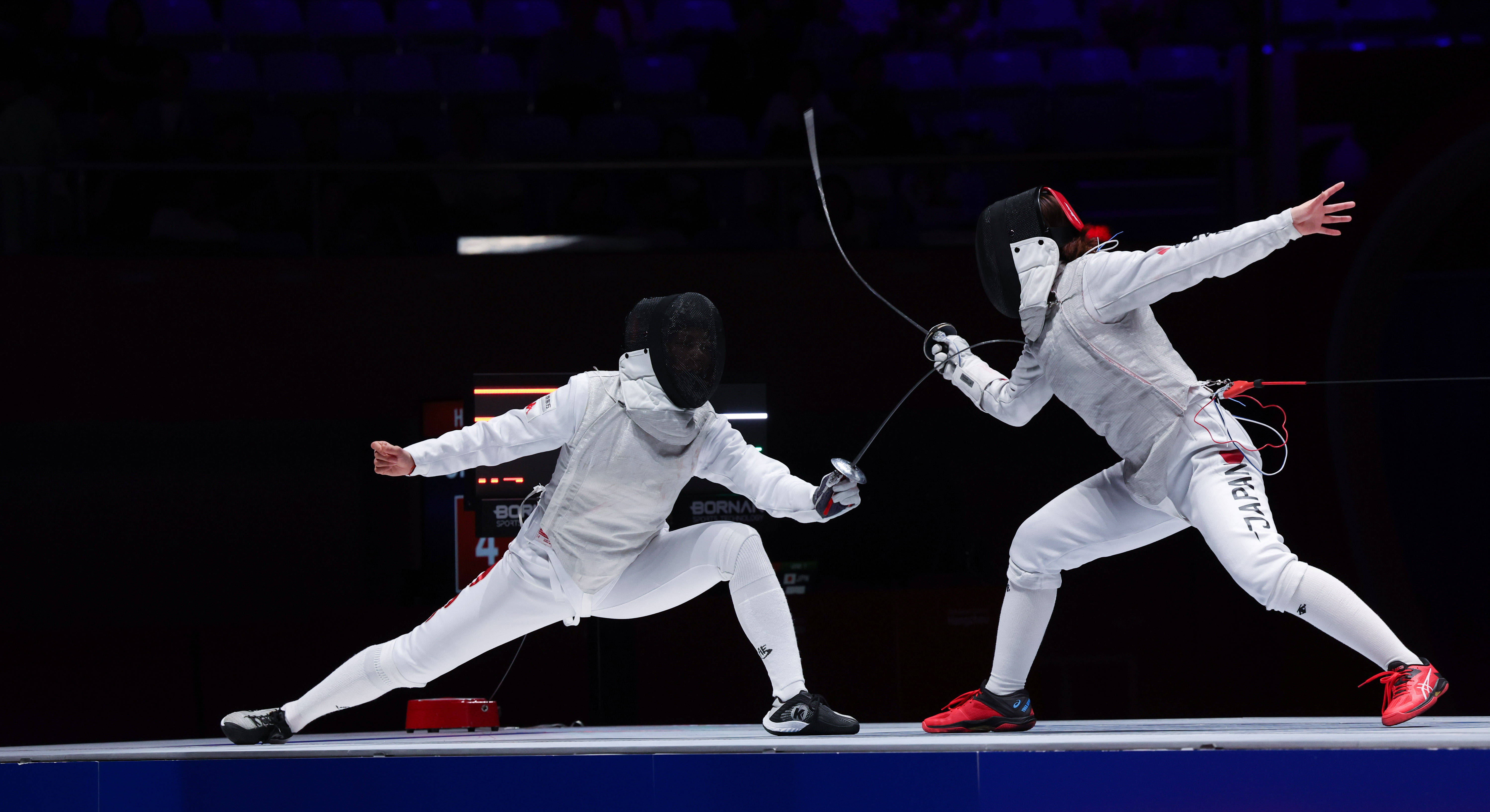 日本击剑选手成功逆袭，冲破重围