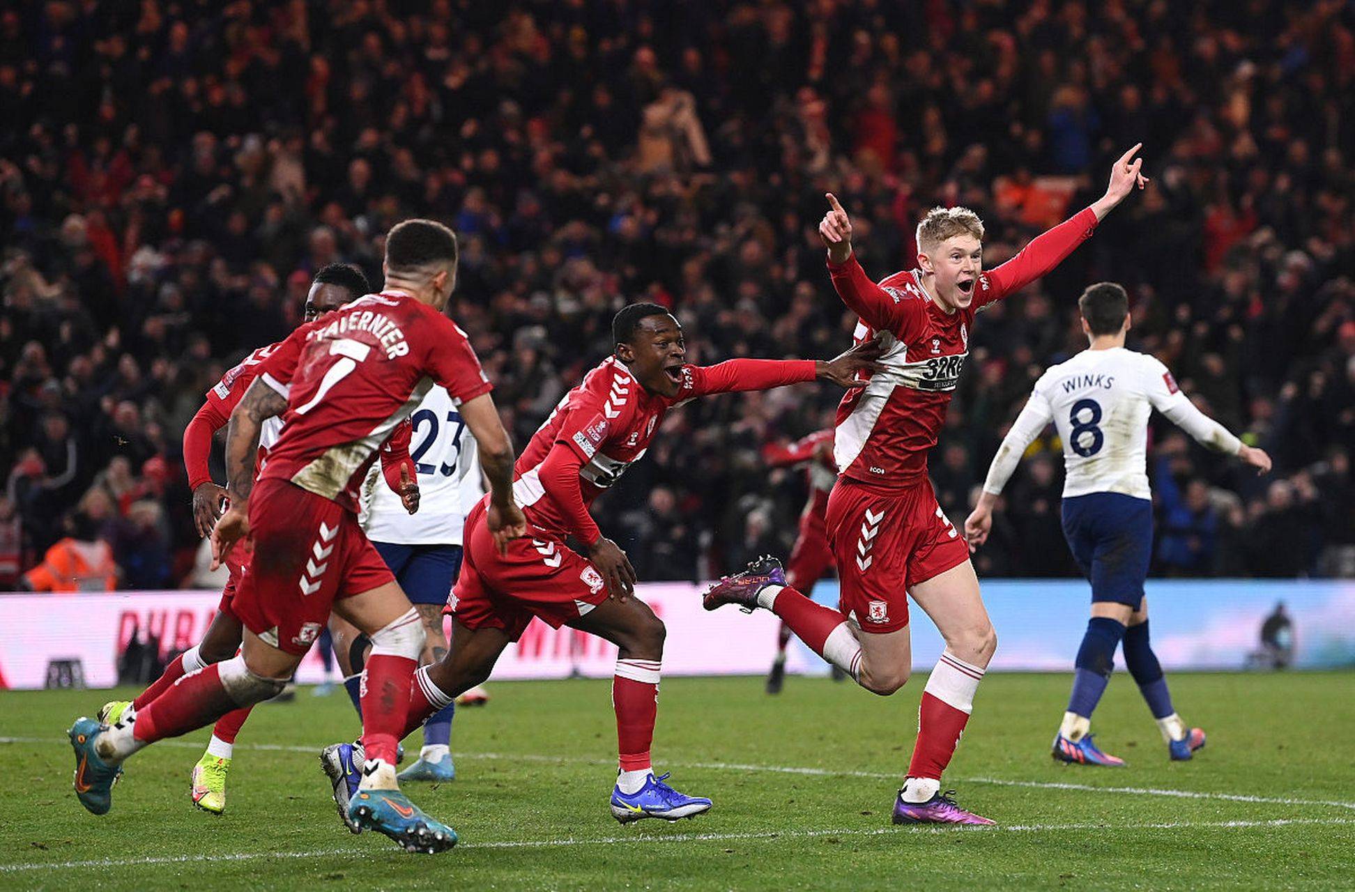 阿森纳赢得关键比赛,球队士气高昂 阿森纳赢得关键比赛,球队士气高昂