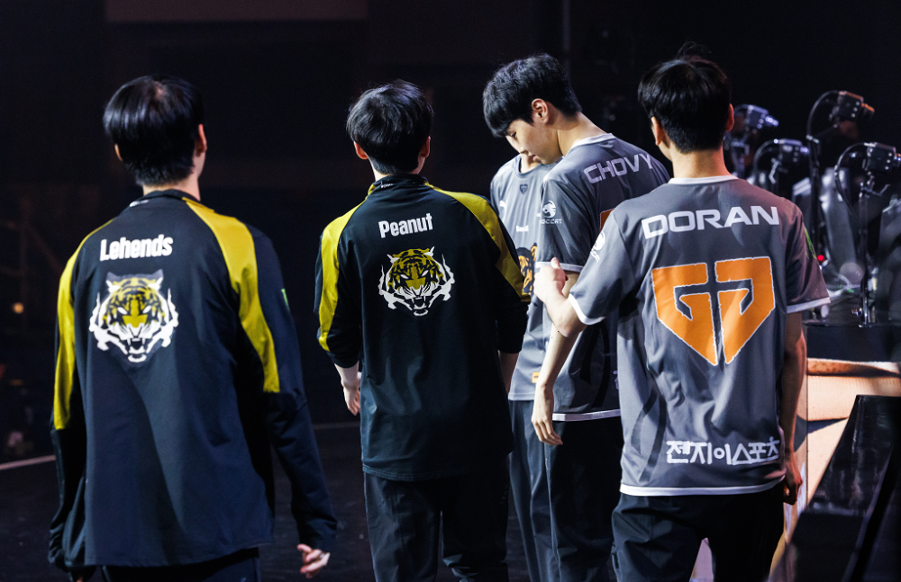 开云体育中国-HKA轻取TES，Deft拿下关键大龙峡谷大战全球总决赛，留下经典瞬间