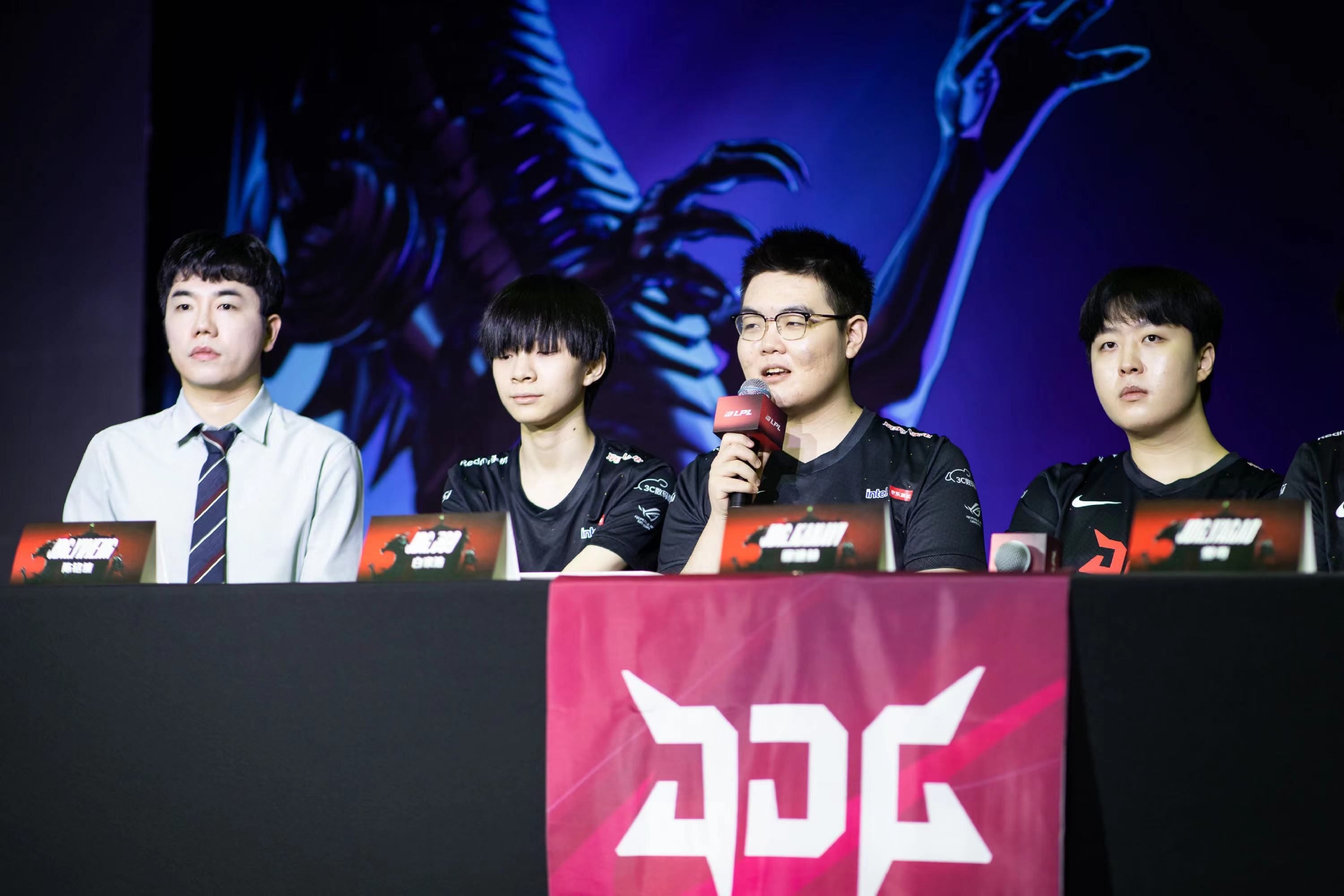 包含HKA险胜IG,Kanavi团战一打五宿敌对决全球总决赛,锁定晋级资格的词条 包含HKA险胜IG,Kanavi团战一打五宿敌对决全球总决赛,锁定晋级资格的词条