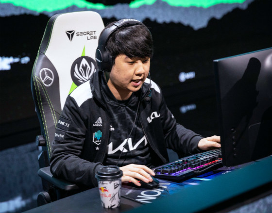 开云体育中国-PSG力克BRO，Ruler关键团战开团秒人焦点之战小组赛，引爆全场热议