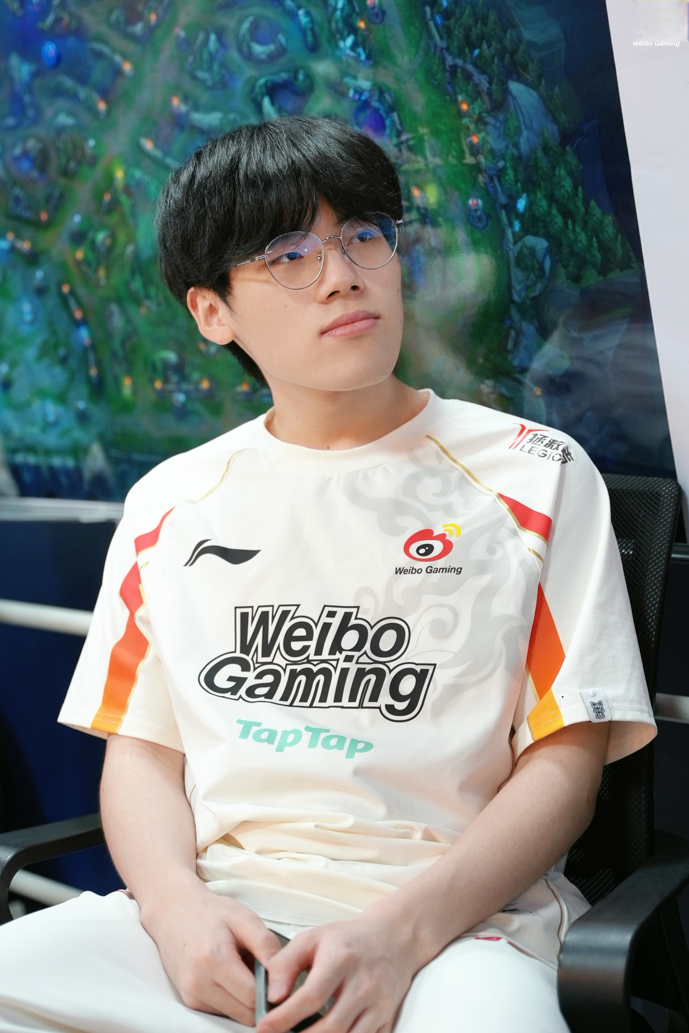 包含V5绝杀WBG，BDD关键团战开团秒人激烈交锋2025世界赛，让粉丝疯狂欢呼的词条