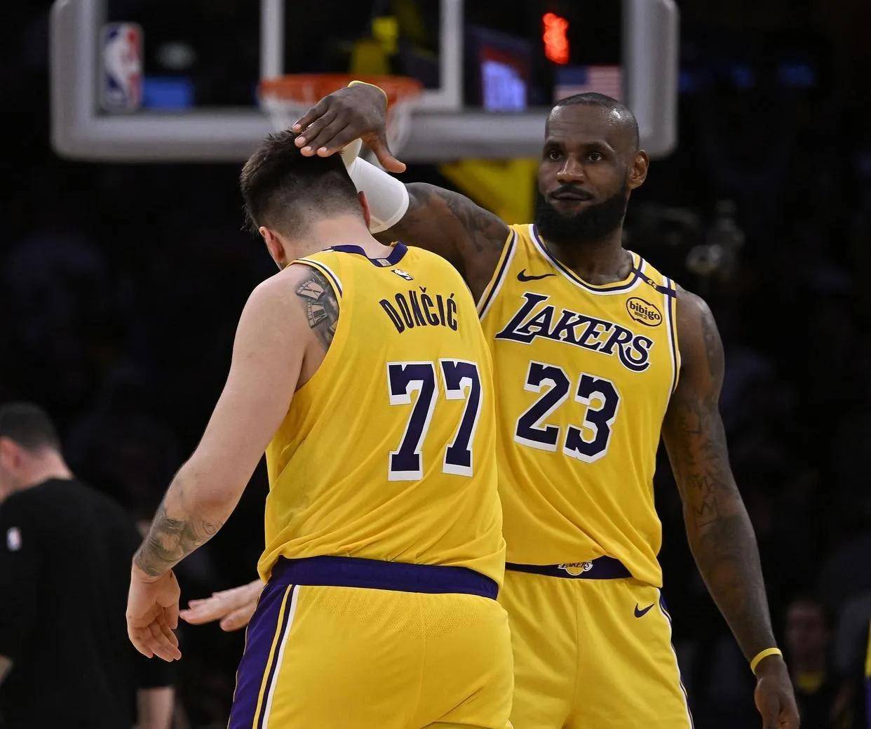 开云体育APP下载-湖人队力克快船队,晋级总决赛