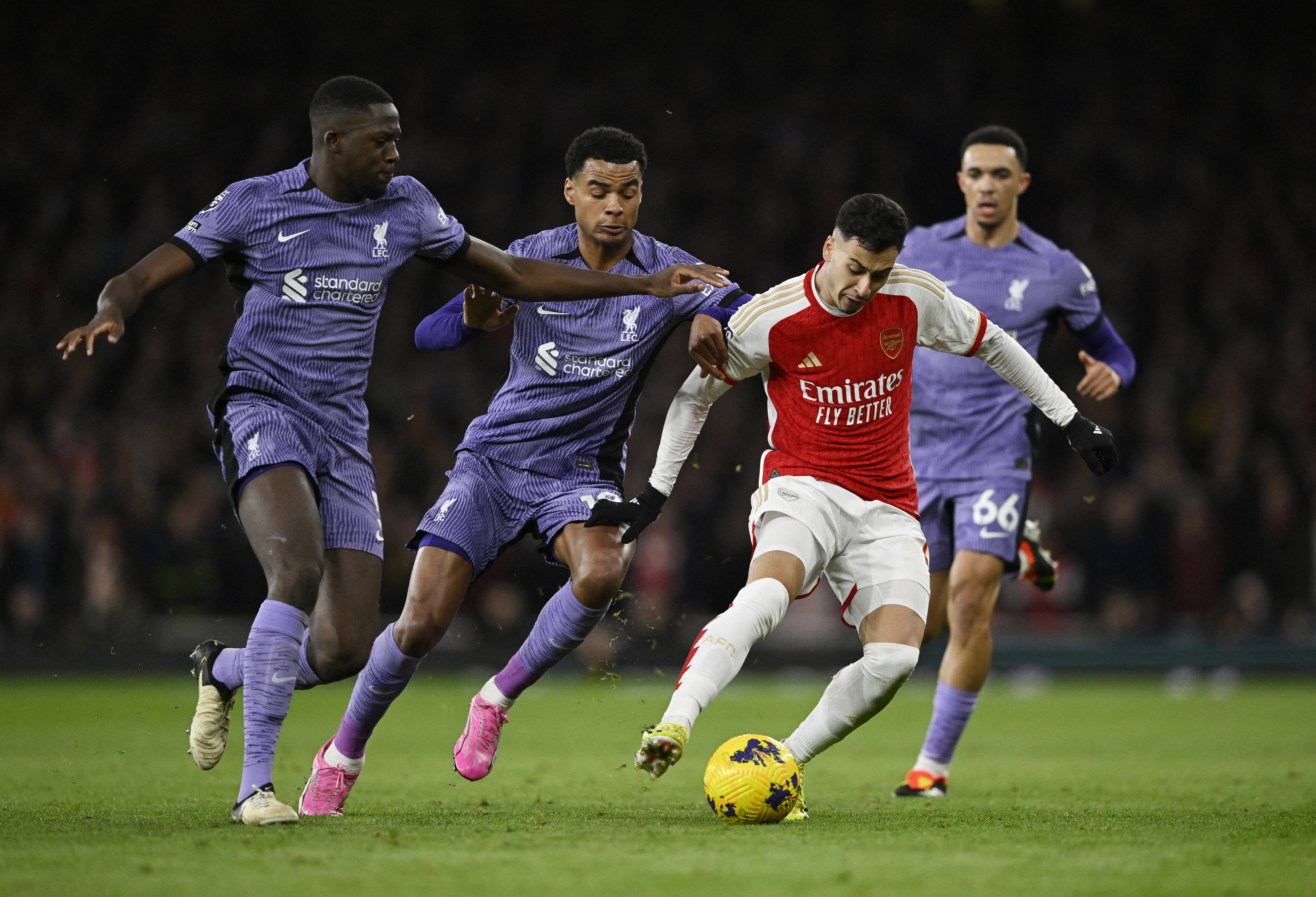 开云体育官方网站-阿森纳球员训练状态良好备战足球竞赛