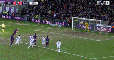 开云体育官网-曼联门将罗默罗奋力扑救封堵对手射门