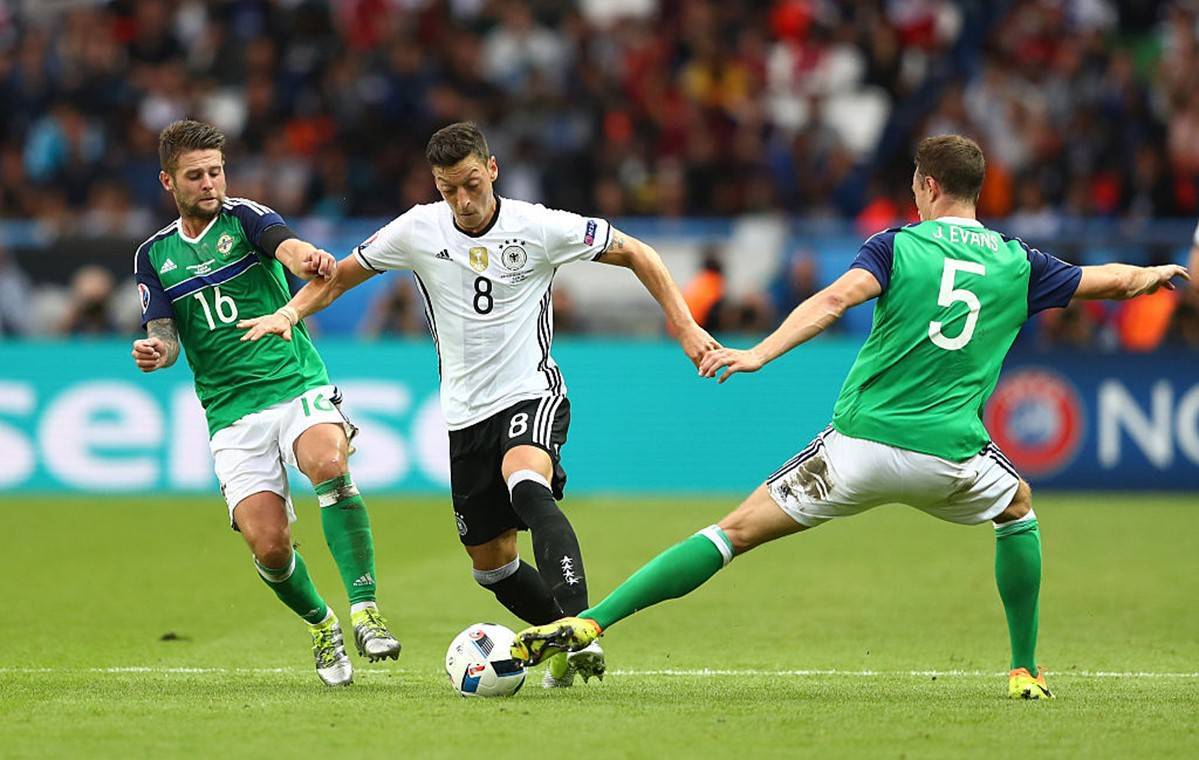 芬兰队与哈萨克斯坦激战,最终取得胜利 芬兰队与哈萨克斯坦激战,最终取得胜利