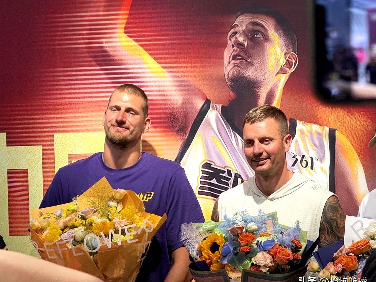 76人翻盘四川队,约基奇关键制胜 76人翻盘四川队,约基奇关键制胜